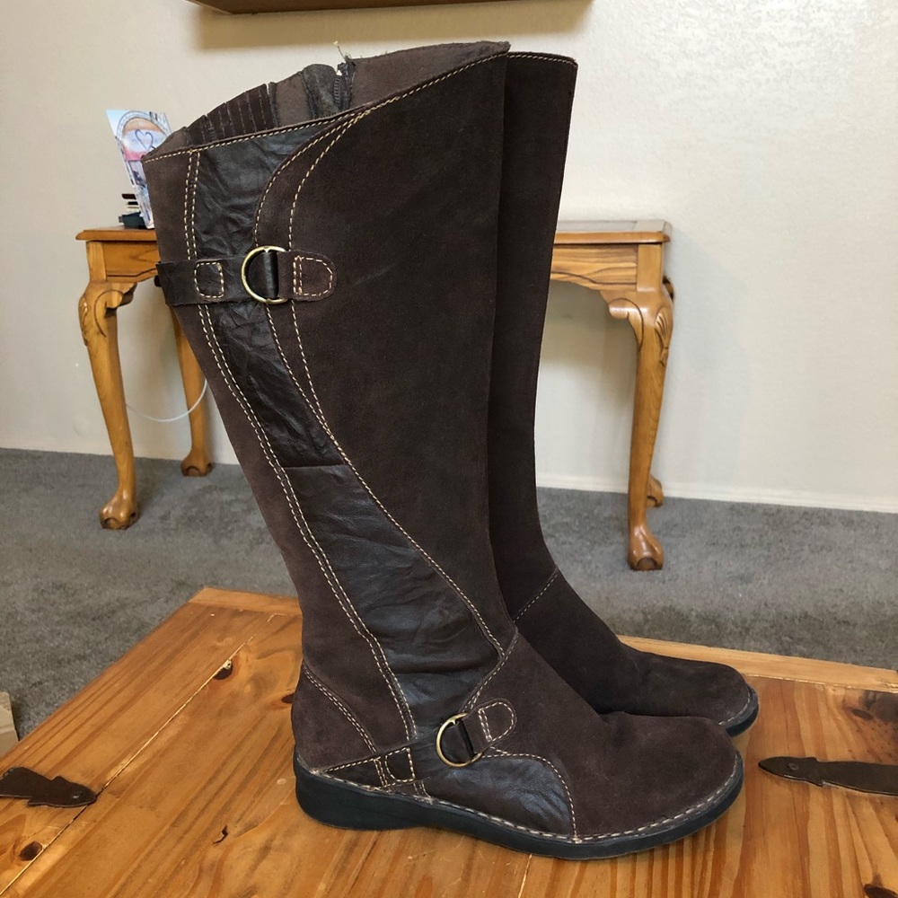Clark’s brown suede knee boots  size 7.5